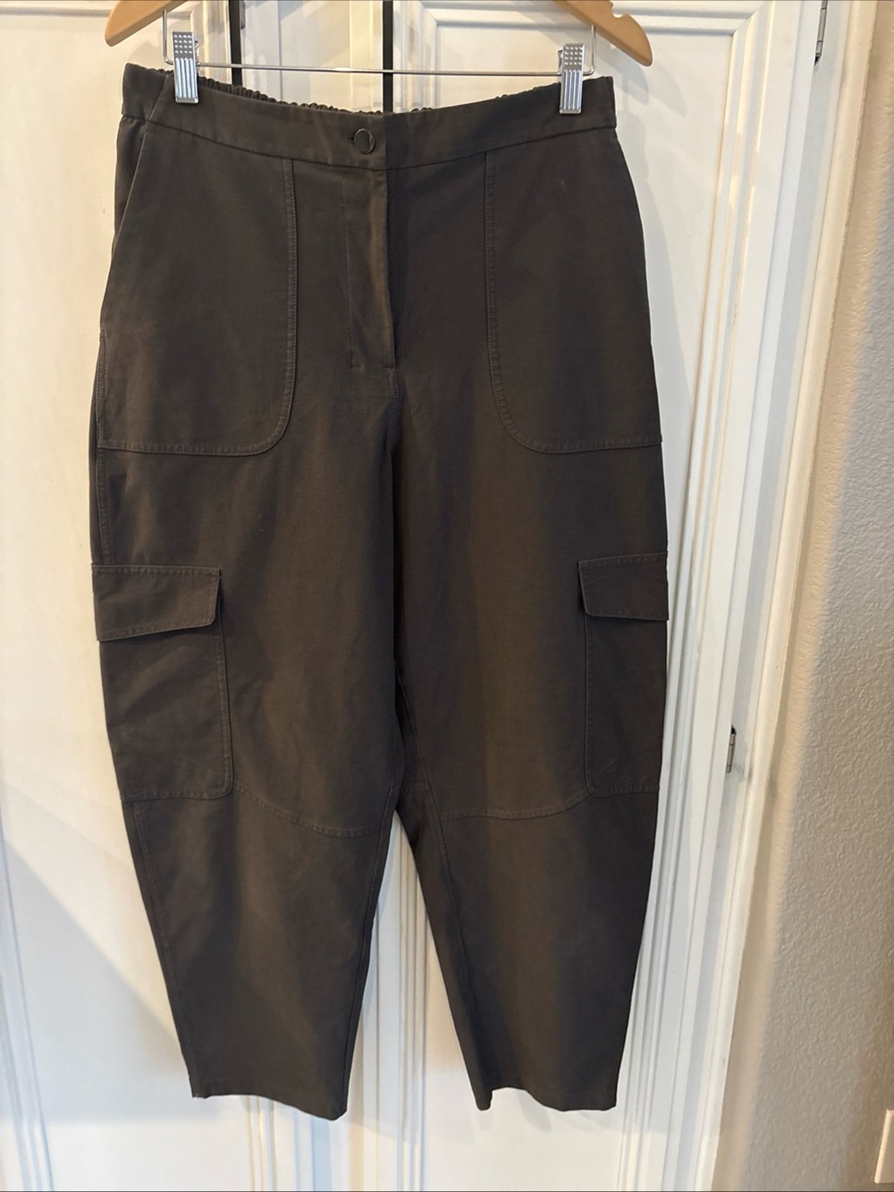 EUC Lululemon Women’s Grey Ultitech Cargo Barrel Leg High rise pants Sz 31